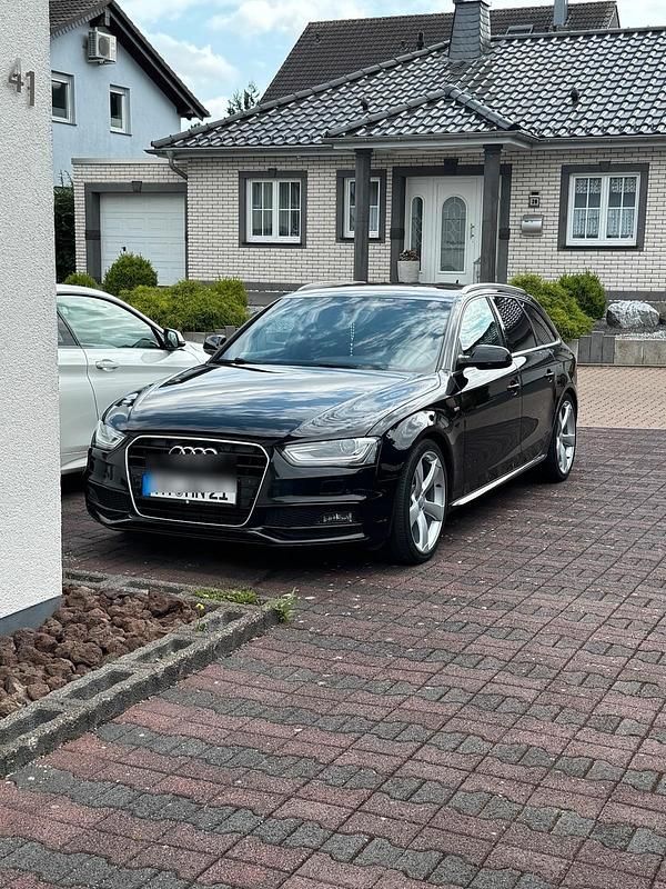 Schwarz Gebraucht 2013 Audi A4 S-Line Kombi | 10.999 € (Fairer Preis) - Bild 1/4