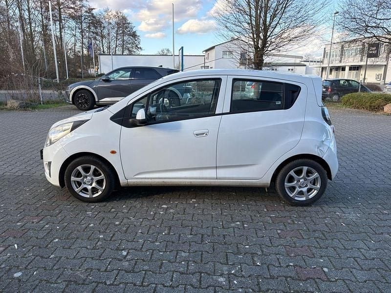 Gebraucht Chevrolet Spark 68 PS (50 kW) 2011 Weiß Kleinwagen