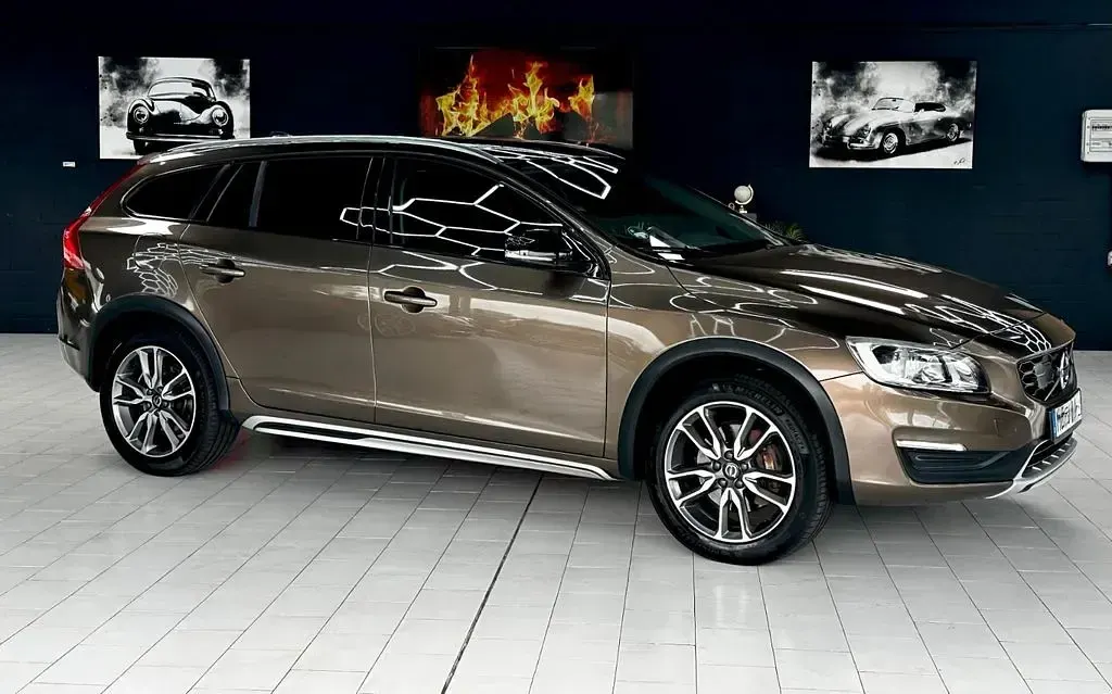 Gebraucht Volvo V60 CC Pro 150 PS (110 kW) 2018 Braun Kombi