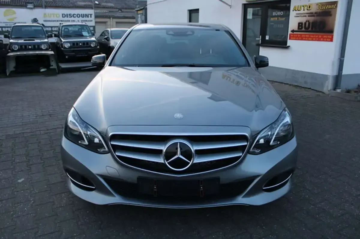 Używany Mercedes E300 252 KM (185 kW) 2013 Szary Sedan/Limuzyna