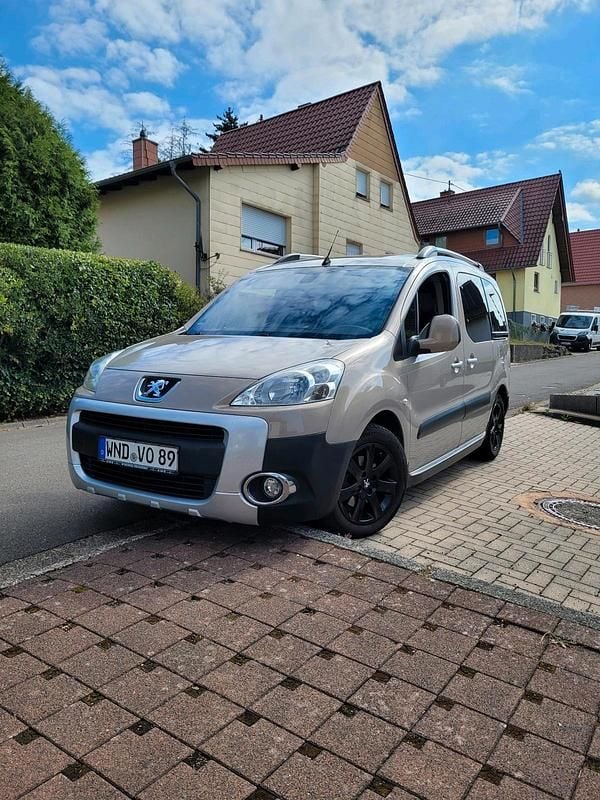 Beige Gebraucht 2012 Peugeot Partner Tepee Van / Kleinbus | 5.700 € - Bild 1/4