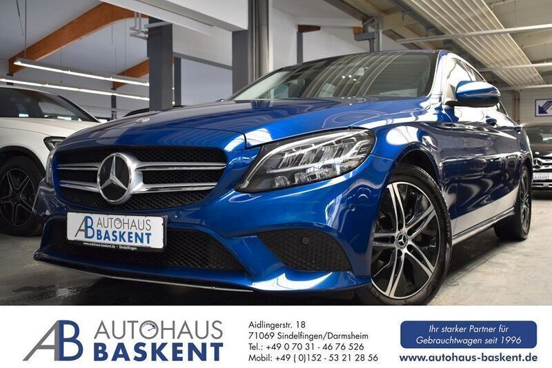 Blau Gebraucht 2020 Mercedes C220 Avantgarde Limousine | 26.490 € (Teuer) - Bild 1/4