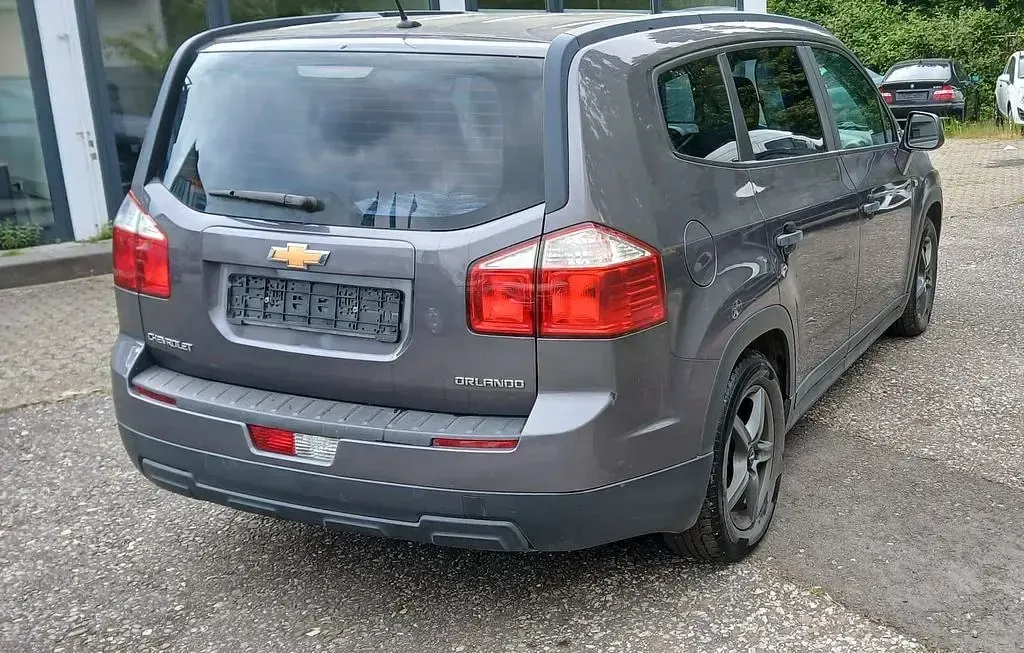 Gebraucht Chevrolet Orlando LS 141 PS (103 kW) 2012 Grau Van / Kleinbus