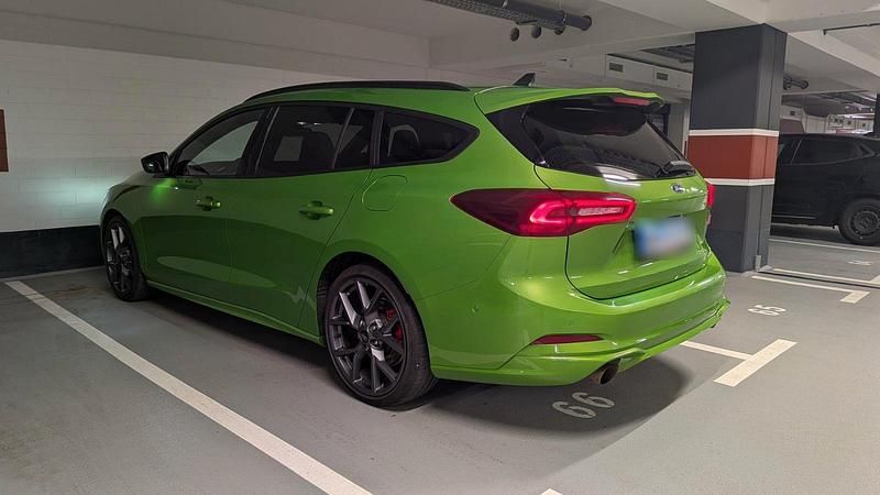 Używany Ford Focus ST 280 KM (205 kW) 2023 Zielony Kombi