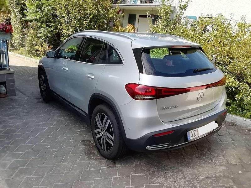 Gebraucht Mercedes EQA250 Progressive 139 kW (190 PS) 2023 Silber SUV