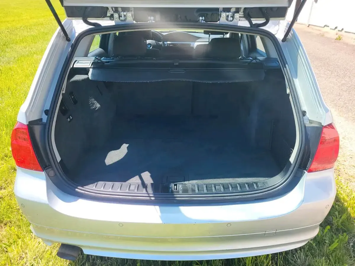 Gebraucht BMW 318 143 PS (105 kW) 2011 Silber Kombi