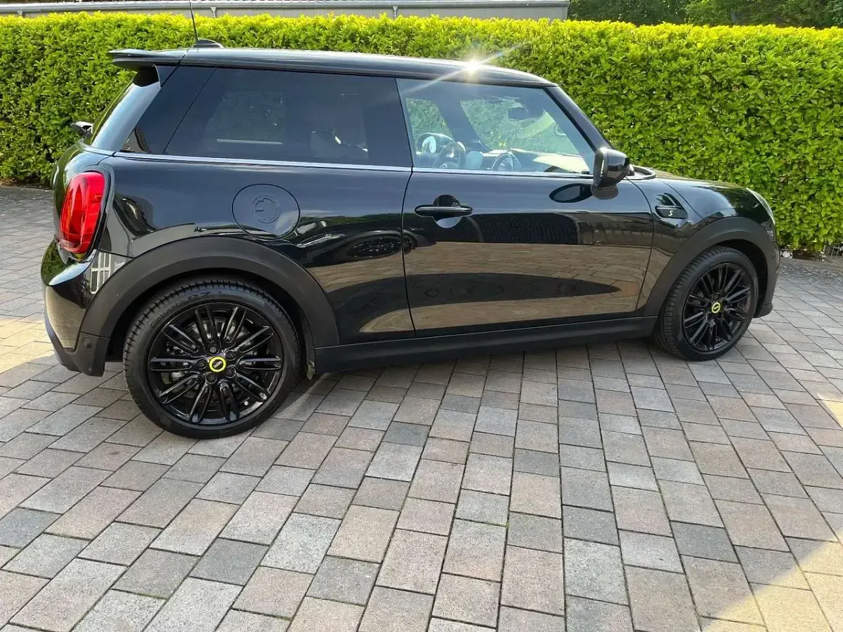 Gebraucht Mini Cooper SE 135 kW (184 PS) 2023 Schwarz Kleinwagen