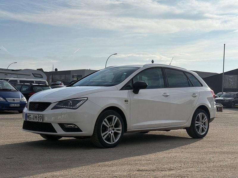 Weiß Gebraucht 2012 Seat Ibiza ST Style Kombi | 5.500 € (Fairer Preis) - Bild 1/4