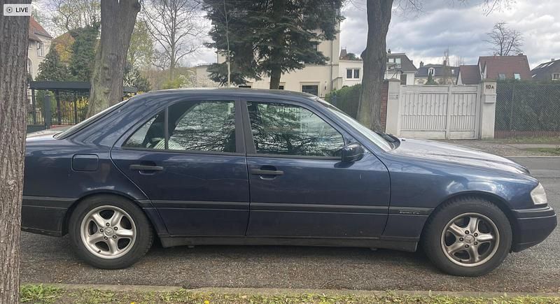 Gebraucht Mercedes C180 122 PS (89 kW) 1997 Blau Limousine