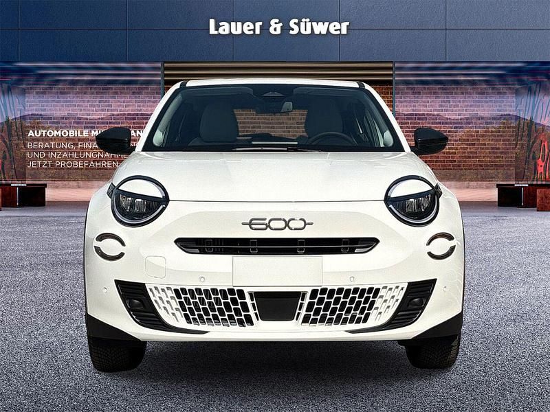 Neu Fiat 600 101 PS (74 kW) 2026 Weiß SUV
