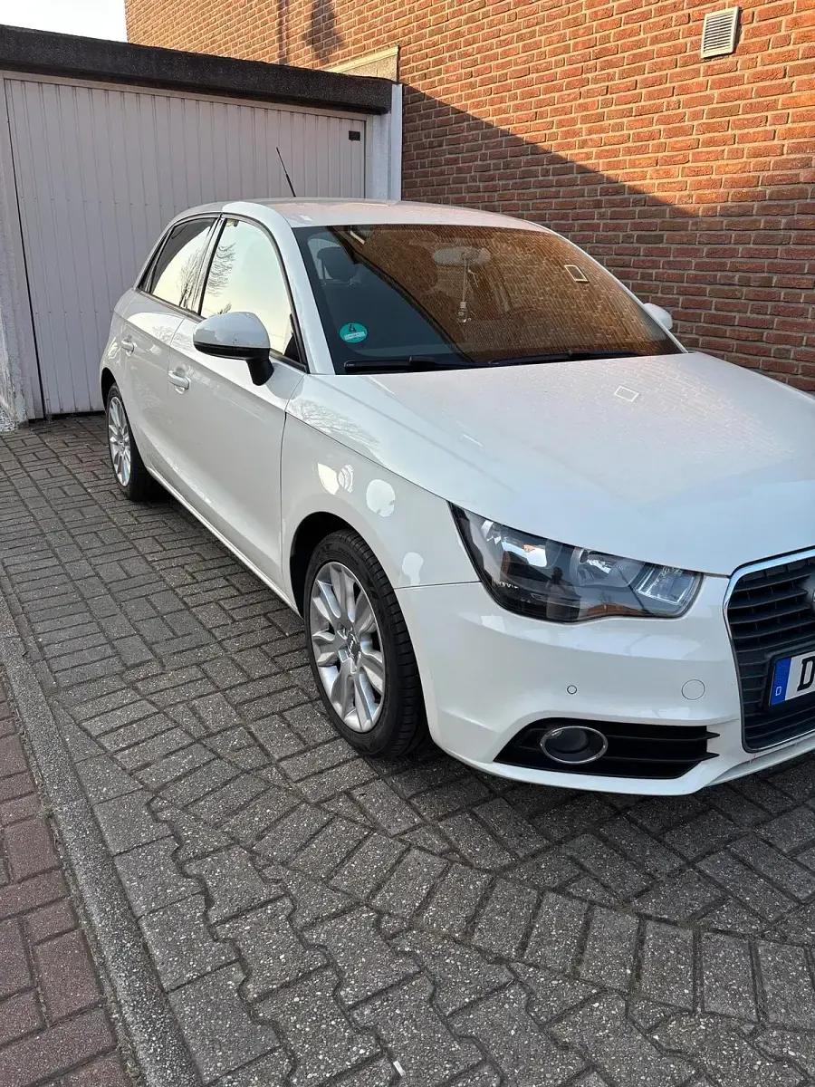 Gebraucht Audi A1 90 PS (66 kW) 2012 Weiß Kleinwagen