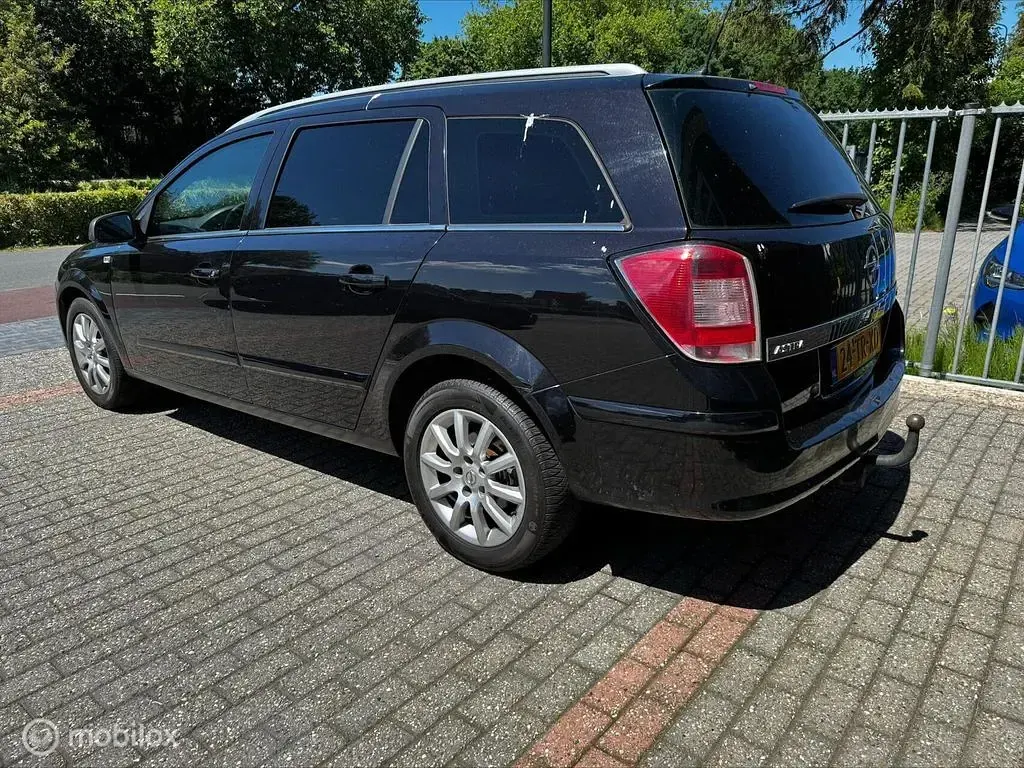 Gebraucht Opel Astra 105 PS (77 kW) 2007 Schwarz Kombi