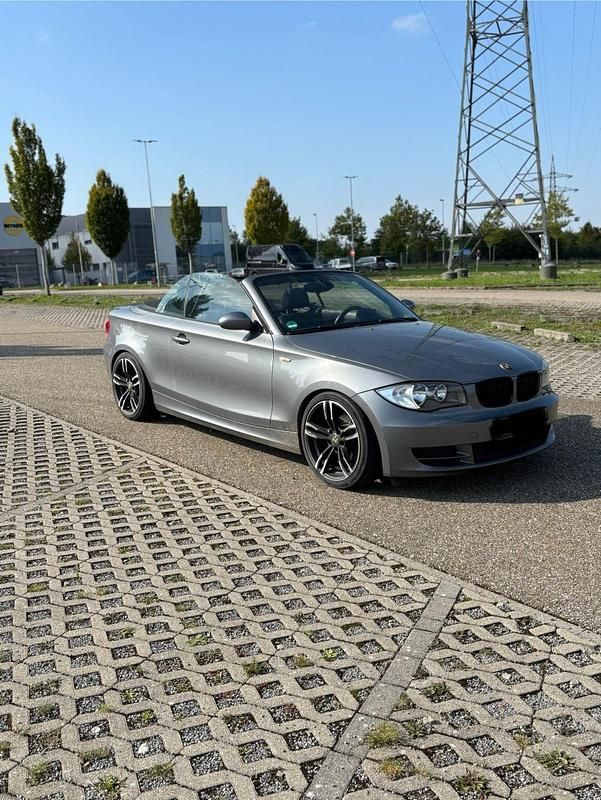 Grau Gebraucht 2009 BMW 118 Cabriolet Cabrio | 7.499 € (Fairer Preis) - Bild 1/4