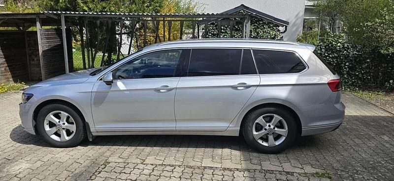 Gebraucht VW Passat Business 150 PS (110 kW) 2022 Beige Kombi