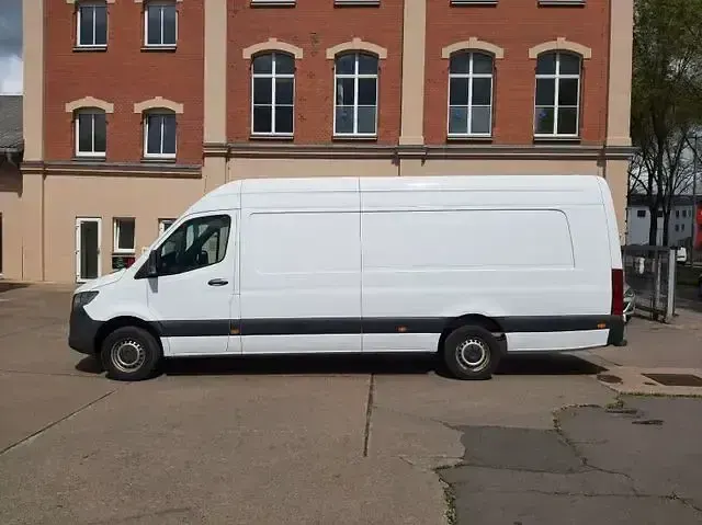 Używany Mercedes Sprinter 170 KM (125 kW) 2022 Biały Van