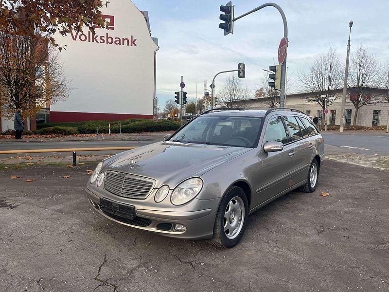 Gebraucht Mercedes E220 150 PS (110 kW) 2004 Grau Kombi
