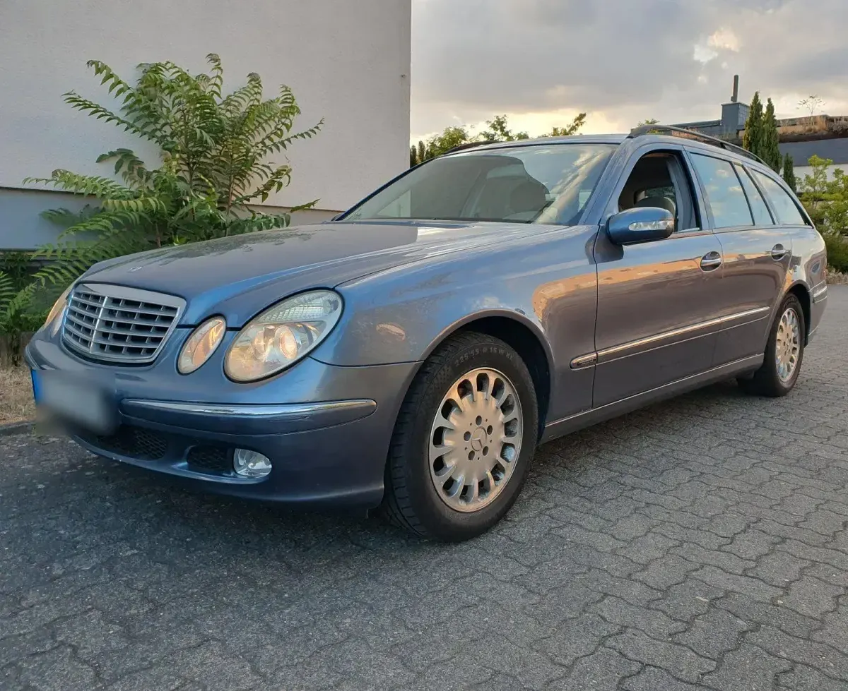 Gebraucht Mercedes E220 Elegance 150 PS (110 kW) 2003 Blau Kombi