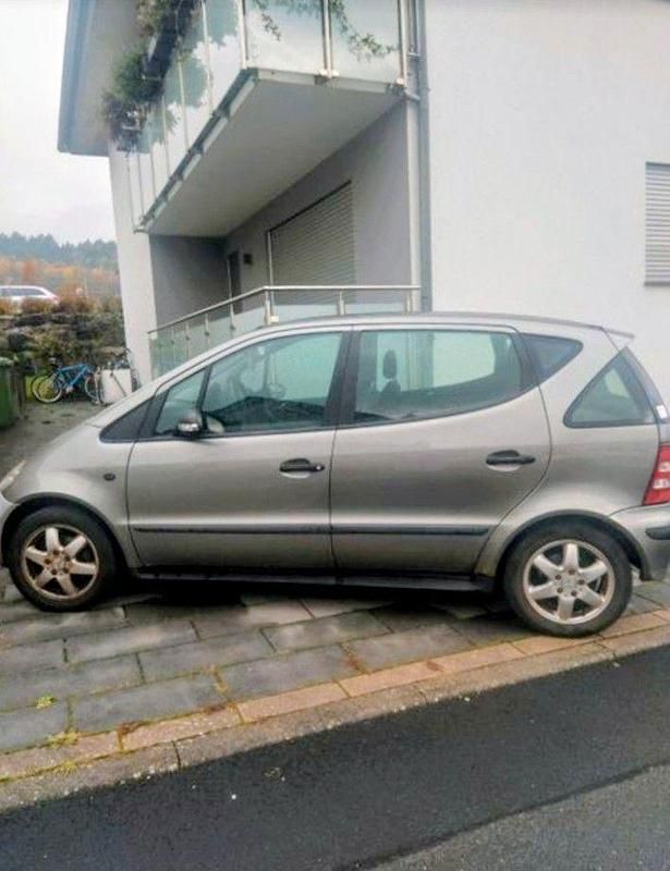 Grau Gebraucht 2003 Mercedes A170 Classic Kleinwagen | 899 € (Guter Preis) - Bild 1/4