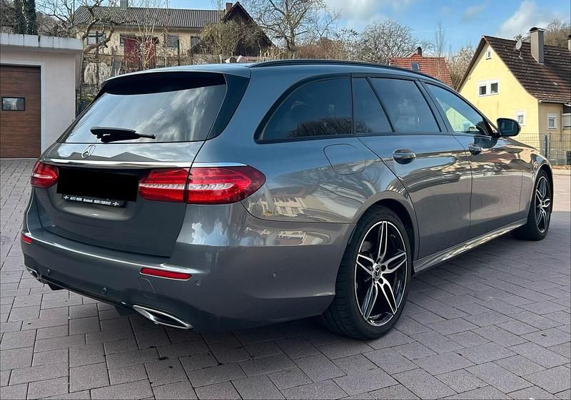 Gebraucht Mercedes E220 AMG line 194 PS (142 kW) 2020 Grau Kombi