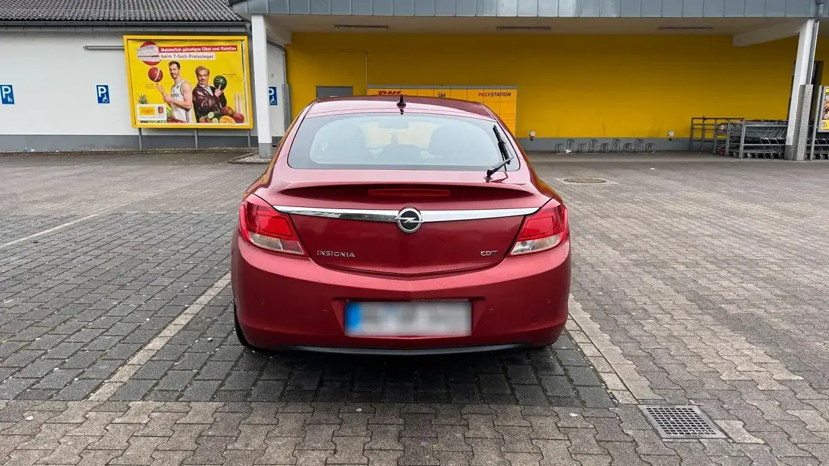 Gebraucht Opel Insignia 160 PS (117 kW) 2009 Rot Limousine