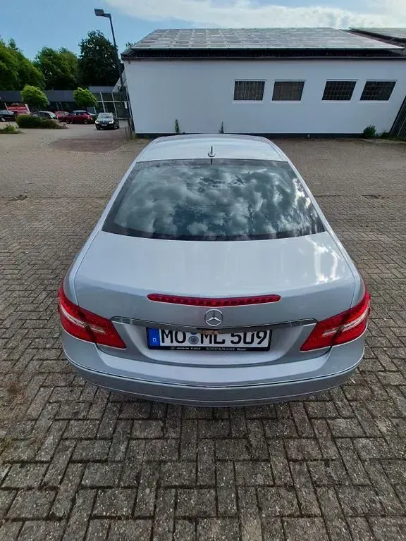 Gebraucht Mercedes E220 Elegance 170 PS (125 kW) 2012 Silber Coupé