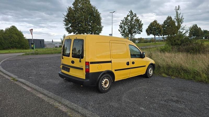 Gebraucht Opel Combo 90 PS (66 kW) 2011 Gelb Van / Kleinbus