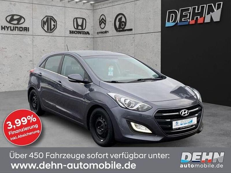 Grau Gebraucht 2015 Hyundai i30 YES! Silver Limousine | 8.950 € (Fairer Preis) - Bild 1/4