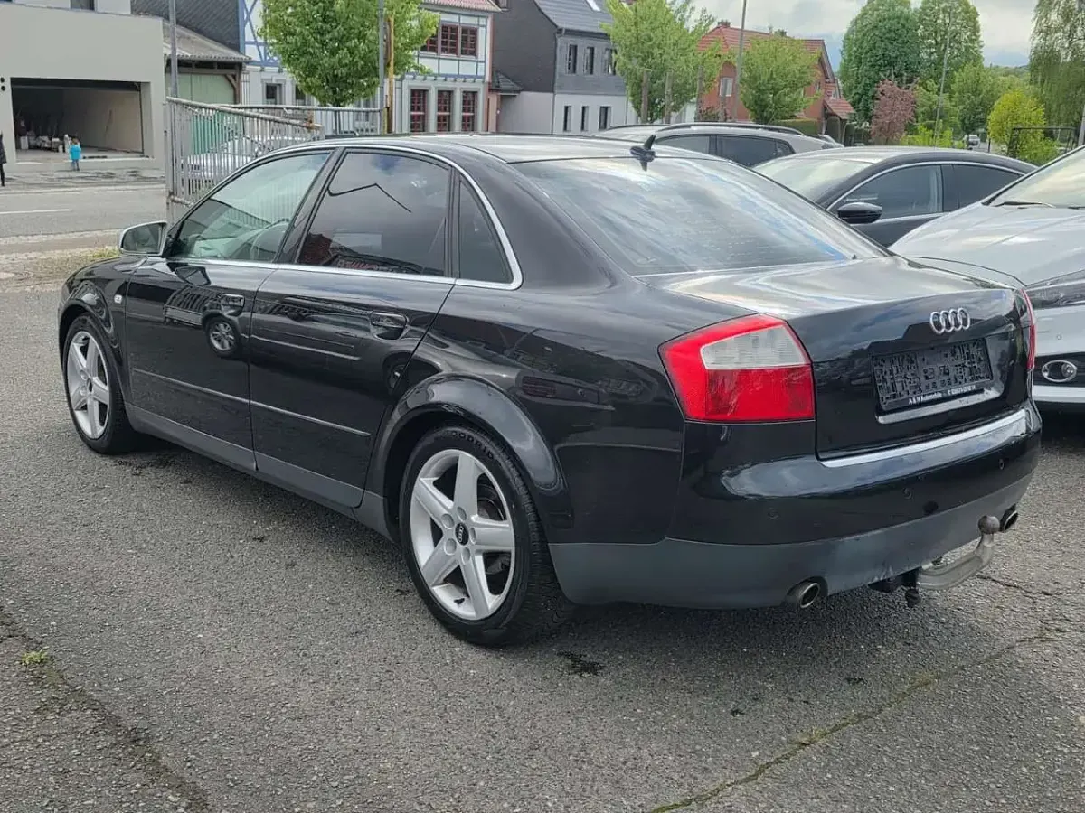 Używany Audi A4 170 KM (125 kW) 2002 Czarny Sedan/Limuzyna