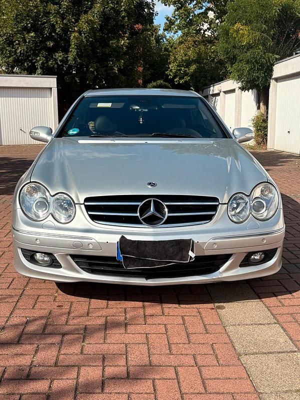 Silber Gebraucht 2005 Mercedes CLK220 Avantgarde Coupé | 6.300 € - Bild 1/4