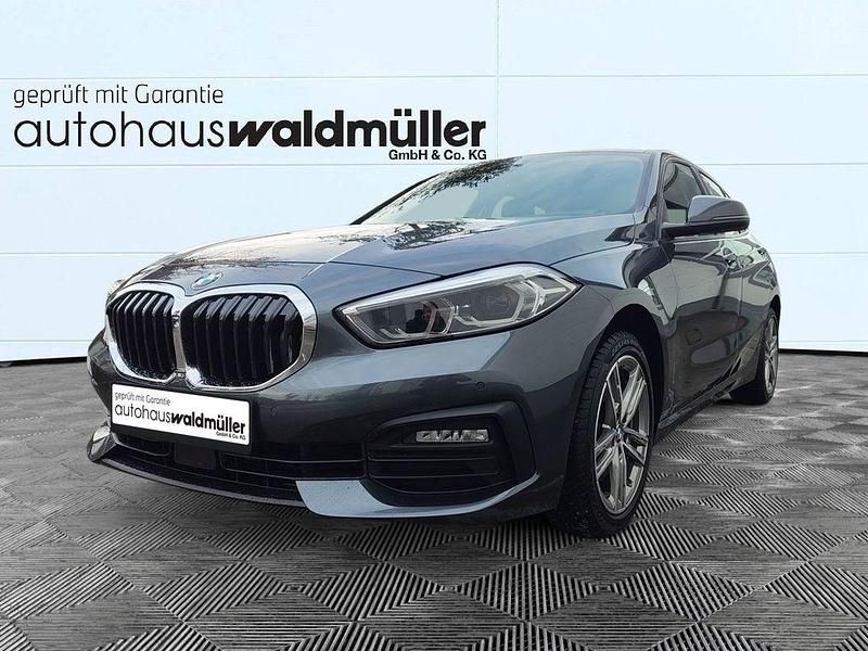 Grau Gebraucht 2021 BMW 118 Advantage Kleinwagen | 23.201 € (Etwas zu teuer) - Bild 1/4