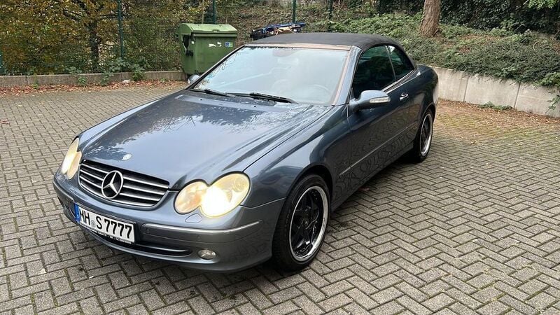 Blau Gebraucht 2004 Mercedes CLK320 Cabrio | 5.950 € - Bild 1/4