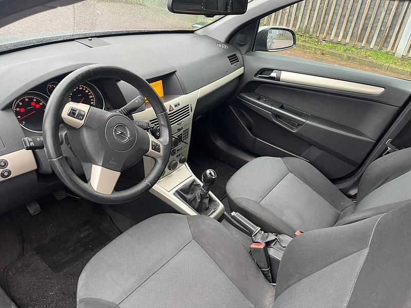 Gebraucht Opel Astra 90 PS (66 kW) 2008 Limousine