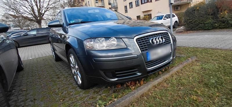 Grau Gebraucht 2004 Audi A3 Sportback Ambiente Kleinwagen | 2.600 € (Fairer Preis) - Bild 1/4