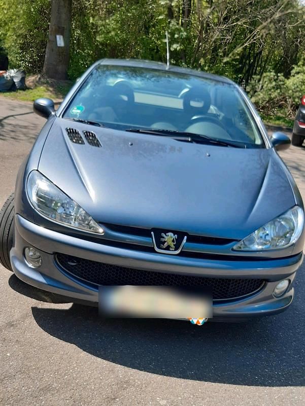 Grau Gebraucht 2007 Peugeot 206 CC Cabrio | 1.800 € (Etwas zu teuer) - Bild 1/4