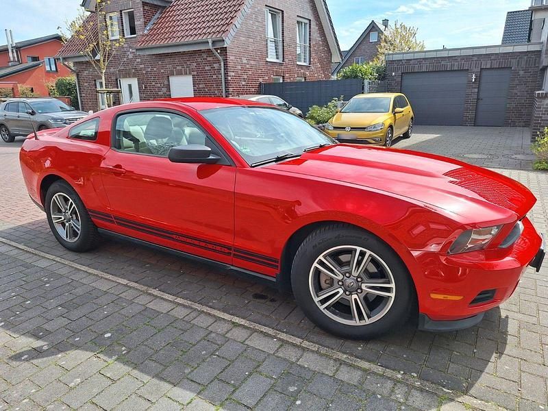 Gebraucht Ford Mustang 309 PS (227 kW) 2010 Rot Coupé