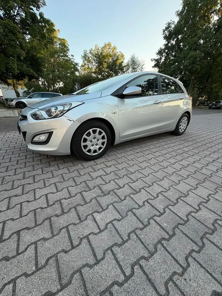 Gebraucht Hyundai i30 109 PS (80 kW) 2014 Andere farben Limousine