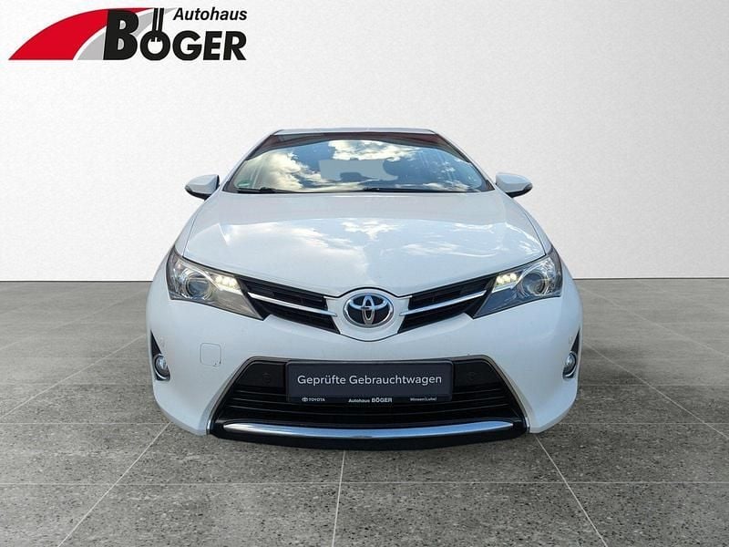 Gebraucht Toyota Auris Edition 132 PS (97 kW) 2013 Schneeweiß Limousine