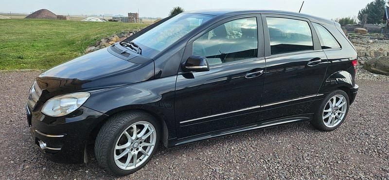 Gebraucht Mercedes B200 140 PS (102 kW) 2011 Schwarz Van / Kleinbus