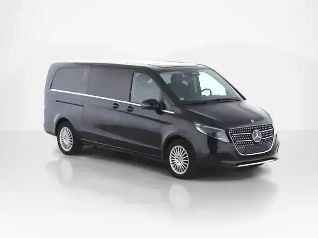 Gebraucht Mercedes V300 Avantgarde 237 PS (174 kW) 2025 Schwarz Van / Kleinbus