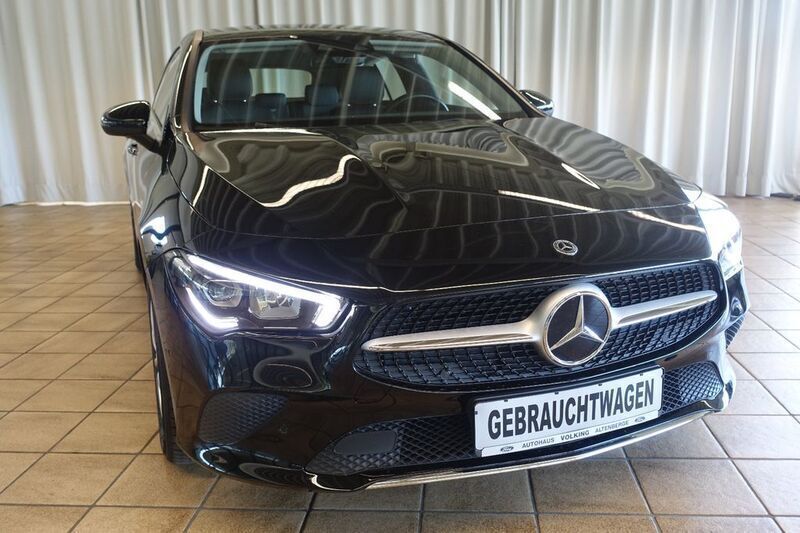 Schwarz Gebraucht 2021 Mercedes CLA180 Shooting Brake Kombi | 23.650 € (Guter Preis) - Bild 1/4