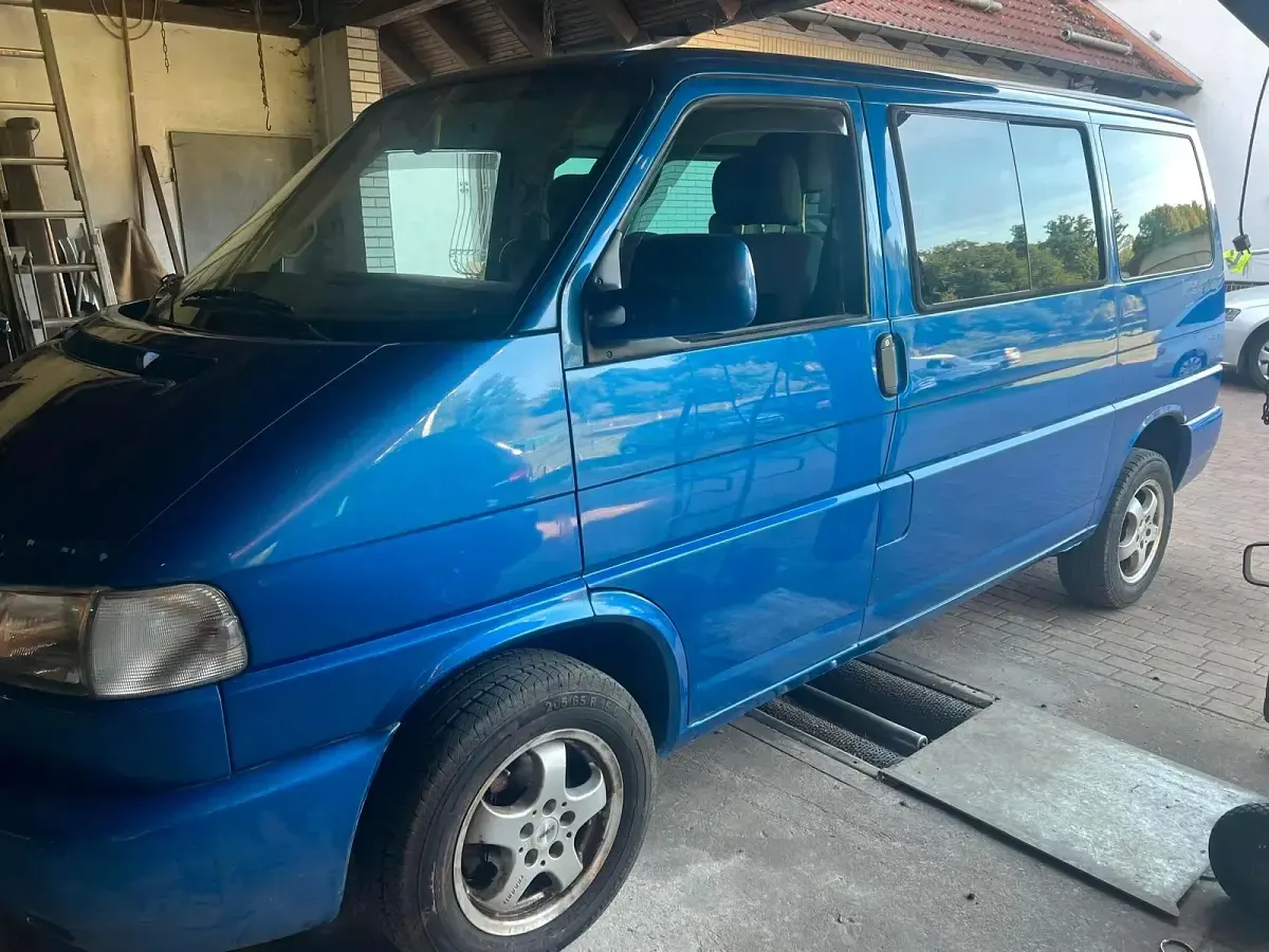 Gebraucht VW Multivan 105 PS (77 kW) 2001 Blau Van / Kleinbus