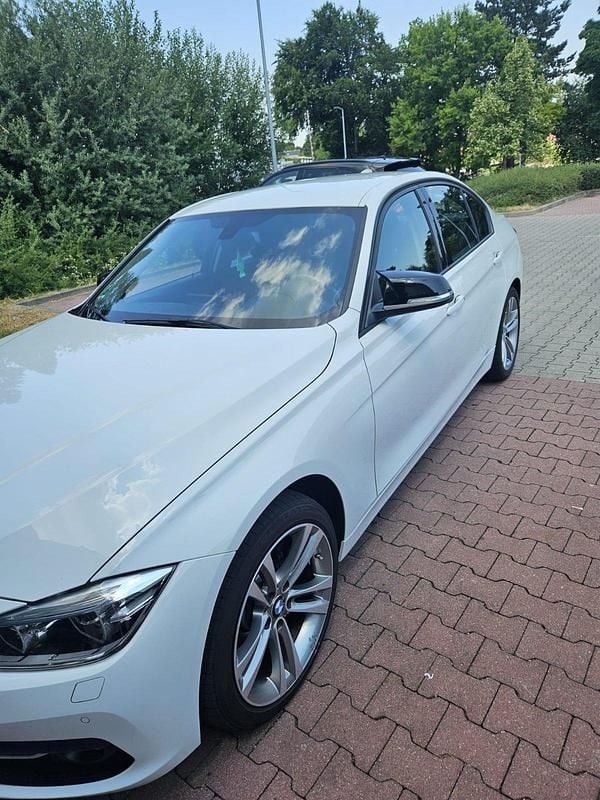 Weiß Gebraucht 2018 BMW 330 Limousine | 21.000 € (Guter Preis) - Bild 1/4