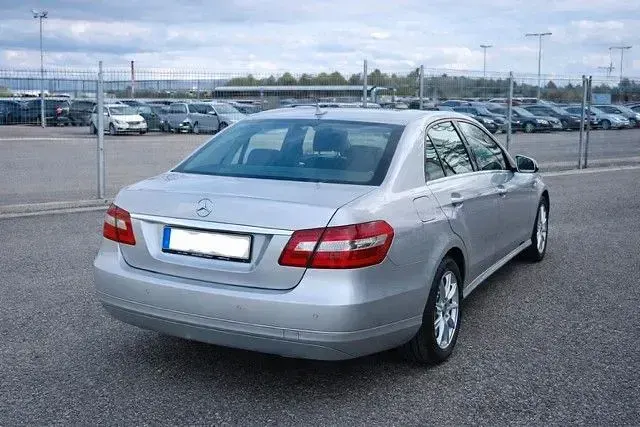 Gebraucht Mercedes E200 136 PS (100 kW) 2012 Silber Limousine