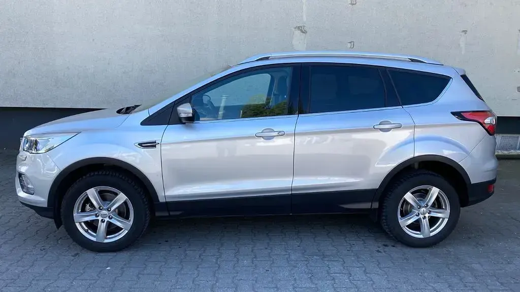 Gebraucht Ford Kuga ST-Line 150 PS (110 kW) 2018 Silber SUV