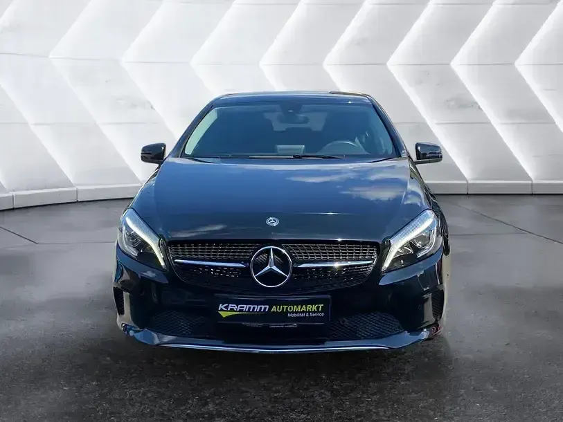 Gebraucht Mercedes A180 122 PS (89 kW) 2017 Schwarz Kleinwagen