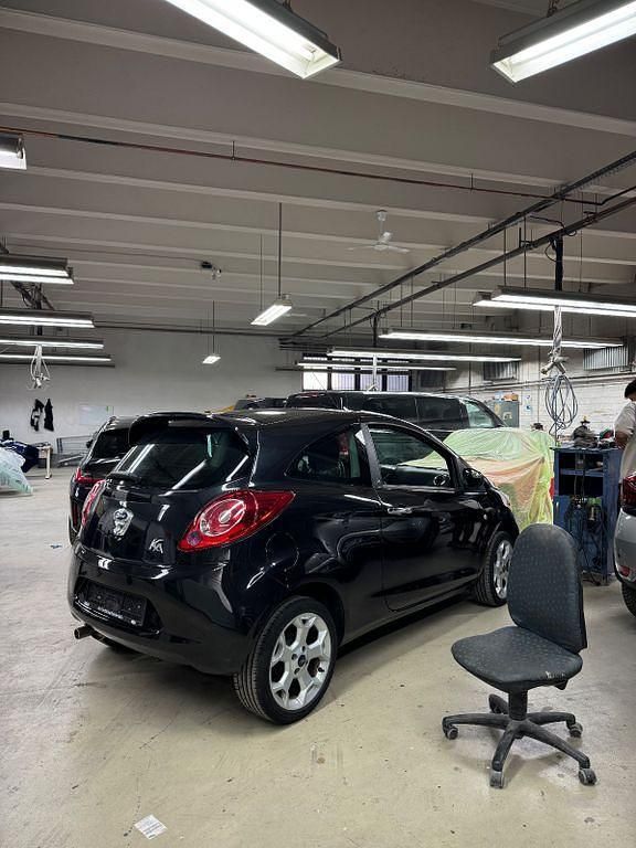 Schwarz Gebraucht 2011 Ford Ka Champions Edition Kleinwagen | 3.500 € (Fairer Preis) - Bild 1/4