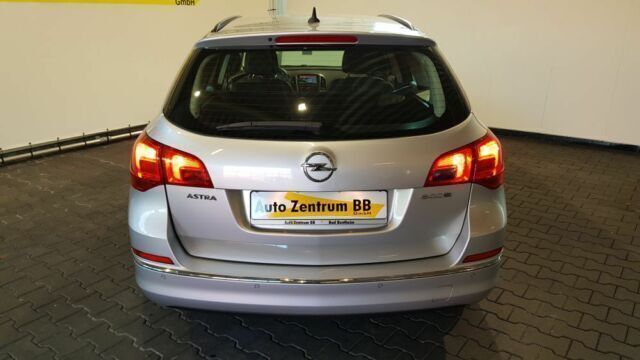 Gebraucht Opel Astra Edition 110 PS (80 kW) 2014 Silber metallic Kombi