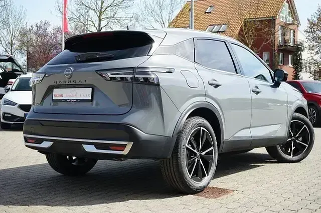 Neu Nissan Qashqai Tekna 158 PS (116 kW) 2026 Grau SUV