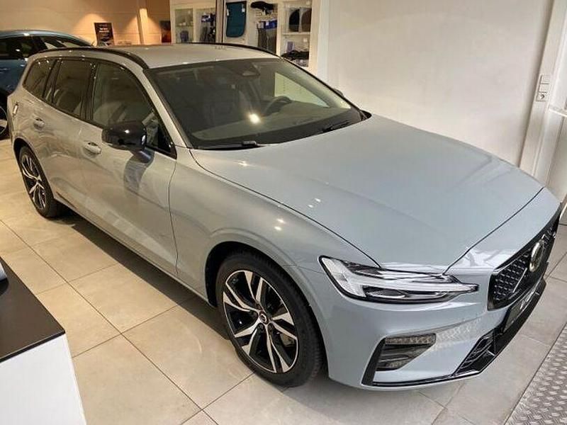 Gebraucht Volvo V60 Plus 197 PS (144 kW) 2024 Vapour grey Kombi