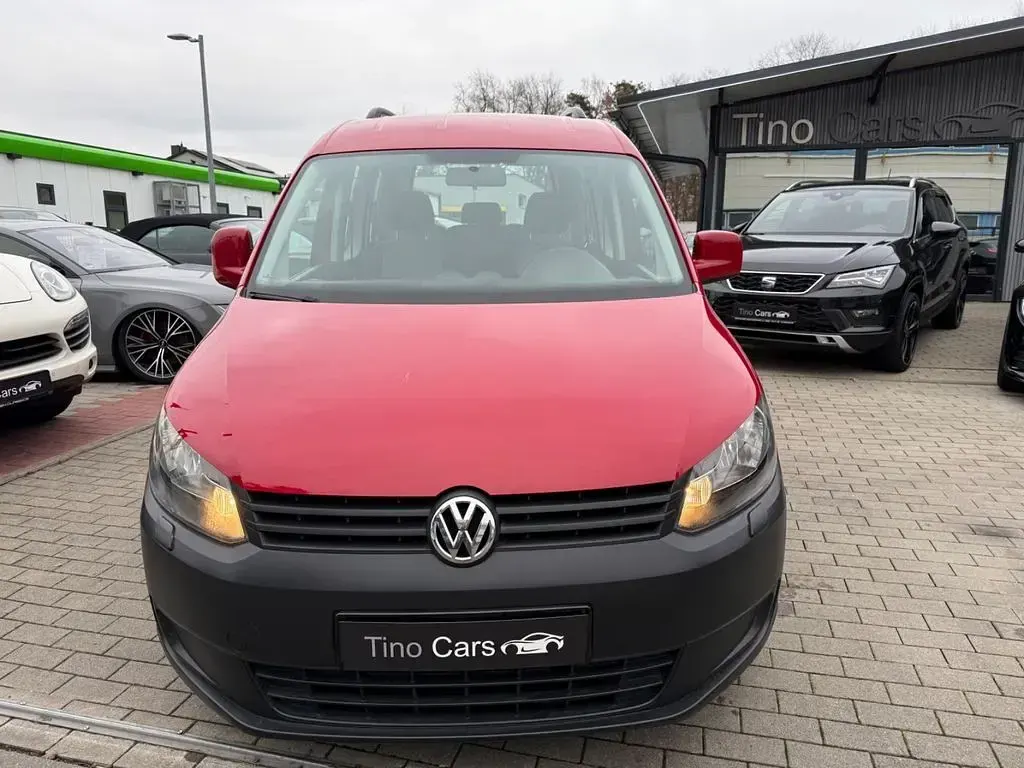 Używany VW Caddy Trendline 105 KM (77 kW) 2012 Czerwony Minivan